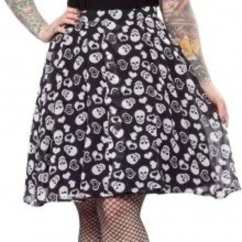 Hearts and skulls skirt size medium/large